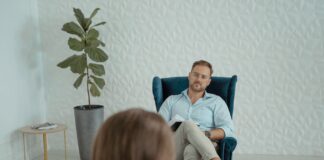 Co dzieje się między wizytami u terapeuty i jak wtedy dbać o zdrowie psychiczne Co dzieje się między wizytami u terapeuty i jak wtedy dbać o zdrowie psychiczne