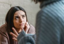 Jak odmawiać bez poczucia winy? 7 asertywnych formułek na trudne sytuacje towarzyskie Jak odmawiać bez poczucia winy? 7 asertywnych formułek na trudne sytuacje towarzyskie